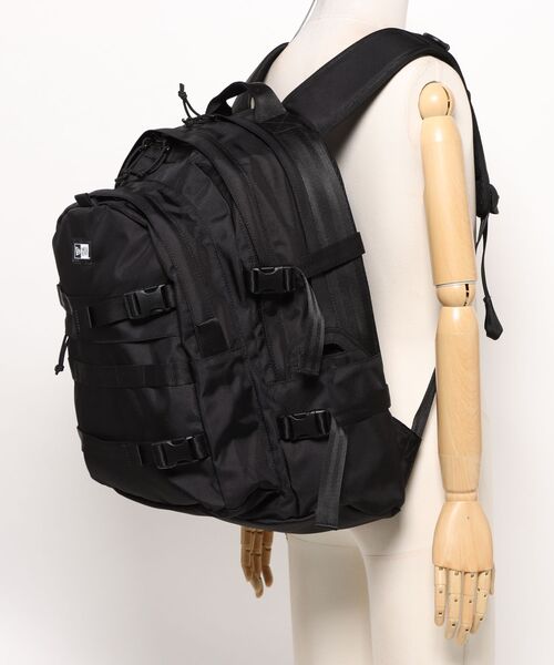 NEW ERA(ニューエラ)の「NEWERA キャリアパック 35L(バックパック/リュック・メンズ・ブラック・FREE)」の5枚目の写真