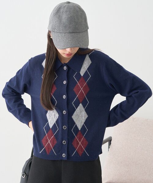 earth music&ecology（アースミュージックアンドエコロジー）の「【2025AW】襟付きアーガイルニットカーディガン（ニット/セーター・レディース・ネイビー/キャメル/グレー・FREE）」の4枚目の写真