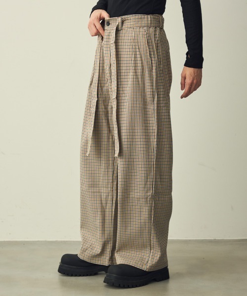 Shoowtime(ショウタイム)の「Belted Check Wide Slacks / ベルテッドチェックワイドスラックス(スラックス・メンズ・ベージュ・MEDIUM/X-LARGE/LARGE)」の2枚目の写真