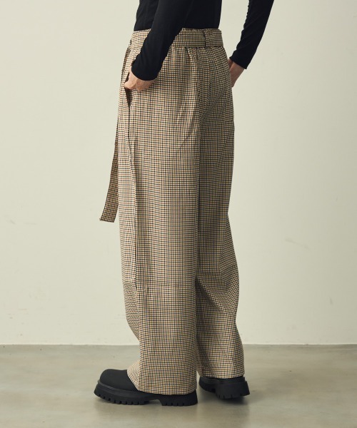 Shoowtime(ショウタイム)の「Belted Check Wide Slacks / ベルテッドチェックワイドスラックス(スラックス・メンズ・ベージュ・MEDIUM/X-LARGE/LARGE)」の4枚目の写真