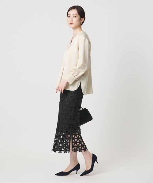 UNITED ARROWS（ユナイテッドアローズ）の「コード  エンブロイダリー タイトスカート（スカート・レディース・オフホワイト/ブラック・38/36）」の5枚目の写真