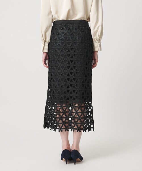 UNITED ARROWS（ユナイテッドアローズ）の「コード  エンブロイダリー タイトスカート（スカート・レディース・オフホワイト/ブラック・38/36）」の13枚目の写真