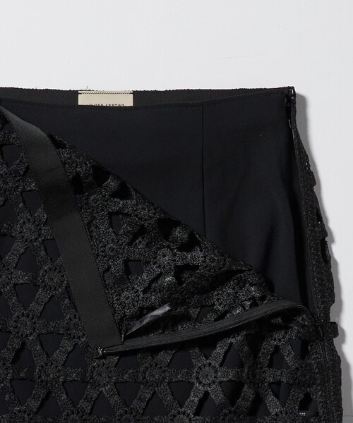 UNITED ARROWS（ユナイテッドアローズ）の「コード  エンブロイダリー タイトスカート（スカート・レディース・オフホワイト/ブラック・38/36）」の18枚目の写真