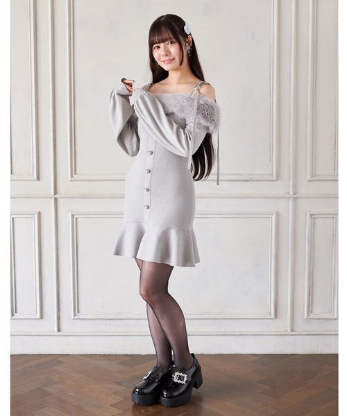 ビジュー飾り釦付きオフショルファーニットワンピース tocco closet ビジュー飾り釦付きオフショルファーニットワンピース