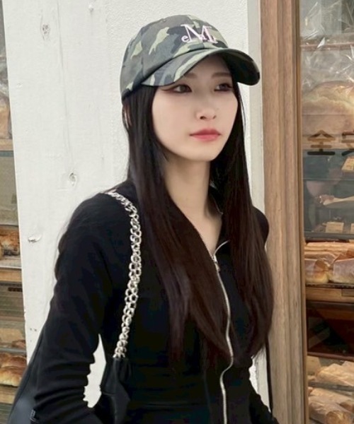 MUCENT（ムセント）の「A'GEM/9 × .kom 『MUCENT/ムーセント』 MUCENT SIGNATURE CAMO BALL CAP/シグネチャーカモボールキャップ（キャップ・レディース・グレー/カーキ・FREE）」の3枚目の写真