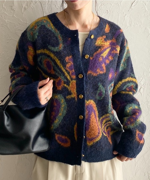 She's Closet(シーズクローゼット)の「ゴールドボタン配色ジャガードカラーニットカーディガン(カーディガン/ボレロ・レディース・ブラウン/ネイビー/アイボリー・FREE)」の2枚目の写真