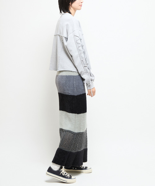 CONVERSE TOKYO（コンバーストウキョウ）の「MULTI BORDER FEATHER KNIT SKIRT（スカート・レディース・ブルー/チャコールグレー/イエロー・FREE）」の8枚目の写真
