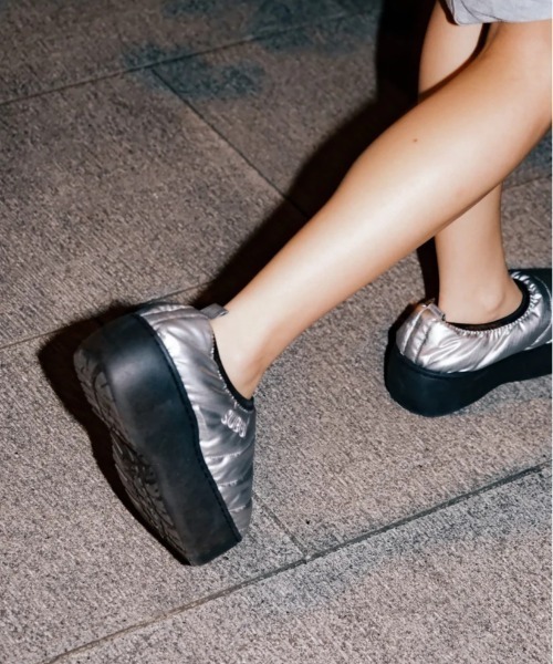 SUBU(スブ)の「SUBU VAMP PLATFORM (SB032)(スリッポン・メンズ・ブラック/シルバー・1/0)」の12枚目の写真