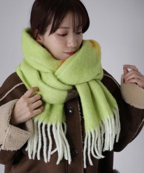 Riberry(リベリー)の「ブークレマルチカラーマフラー(マフラー・レディース・ブラック/ライトブルー/グリーン・FREE)」の3枚目の写真