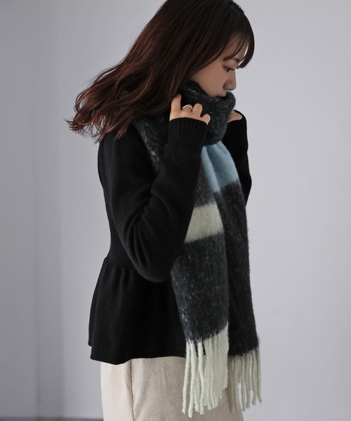 Riberry(リベリー)の「ブークレマルチカラーマフラー(マフラー・レディース・ブラック/ライトブルー/グリーン・FREE)」の16枚目の写真