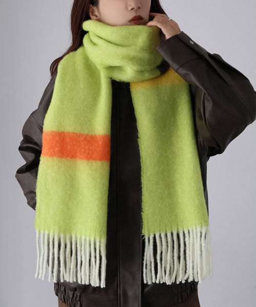 Riberry(リベリー)の「ブークレマルチカラーマフラー(マフラー・レディース・ブラック/ライトブルー/グリーン・FREE)」の17枚目の写真