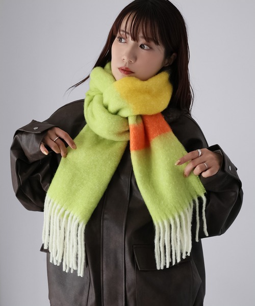 Riberry(リベリー)の「ブークレマルチカラーマフラー(マフラー・レディース・ブラック/ライトブルー/グリーン・FREE)」の19枚目の写真