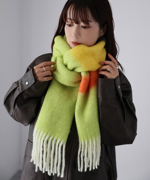 Riberry(リベリー)の「ブークレマルチカラーマフラー(マフラー・レディース・ブラック/ライトブルー/グリーン・FREE)」の8枚目の写真