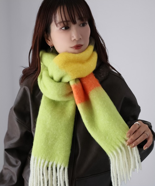 Riberry(リベリー)の「ブークレマルチカラーマフラー(マフラー・レディース・ブラック/ライトブルー/グリーン・FREE)」の20枚目の写真