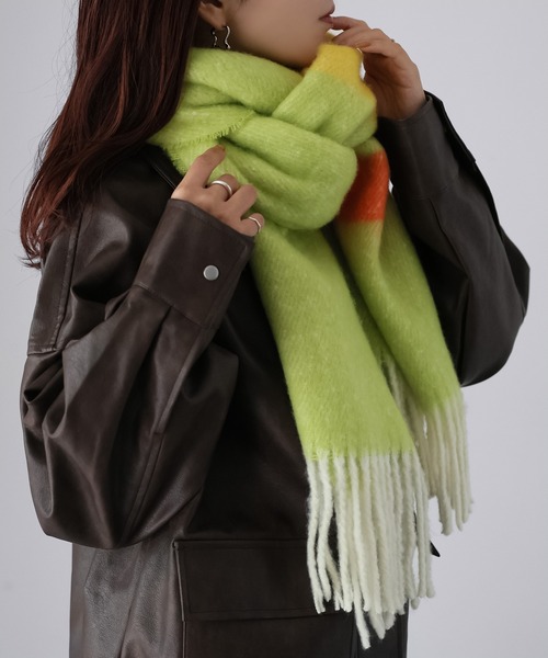 Riberry(リベリー)の「ブークレマルチカラーマフラー(マフラー・レディース・ブラック/ライトブルー/グリーン・FREE)」の9枚目の写真