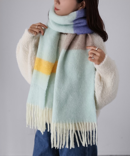 Riberry(リベリー)の「ブークレマルチカラーマフラー(マフラー・レディース・ブラック/ライトブルー/グリーン・FREE)」の10枚目の写真