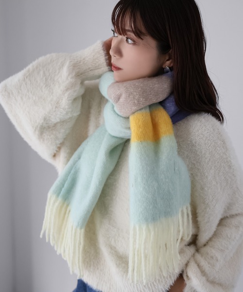 Riberry(リベリー)の「ブークレマルチカラーマフラー(マフラー・レディース・ブラック/ライトブルー/グリーン・FREE)」の12枚目の写真