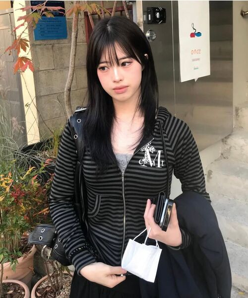 MUCENT(ムセント)の「サハラホピ十字ストライプナグランフードジップアップ(2カラー)(パーカー・レディース・ホワイト/チャコールグレー・FREE)」の4枚目の写真
