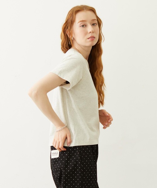 MILKFED.(ミルクフェド)の「GRADIENT LOGO COMPACT S/S TEE(Tシャツ/カットソー・レディース・ブラック/ライトパープル/オートミール・M/S)」の5枚目の写真