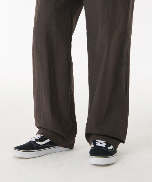 MUSINSA STANDARD（ムシンサスタンダード）の「ナイロンワイドストリングパンツ[ブラウン]（スウェットパンツ・メンズ・その他・40/38/42/36/34/32/30/26/28）」の7枚目の写真