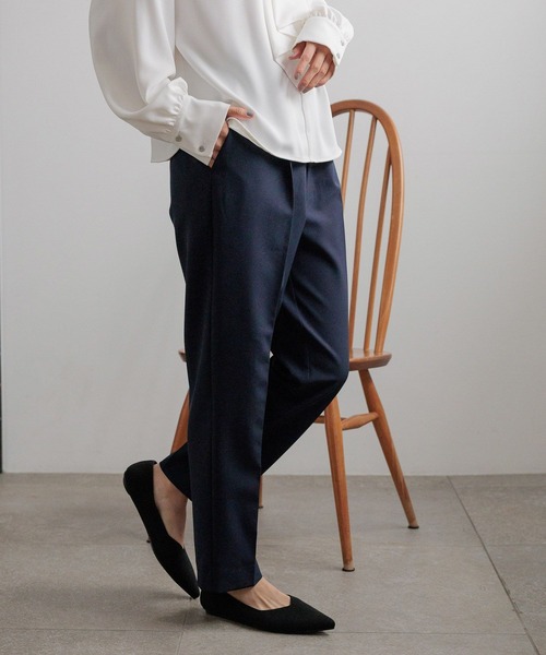 LOWRYS FARM(ローリーズファーム)の「daymeテーパードパンツ 628233(その他パンツ・レディース・アイボリー/ネイビー・MEDIUM/LARGE)」の1枚目の写真