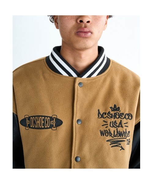 DC SHOES（ディーシーシューズ）の「ディーシーシューズ  25 VARSITY JACKET アウトドアカジュアル ジャケット（スタジャン・メンズ・ブラック/ベージュ・LL/M/L）」の8枚目の写真