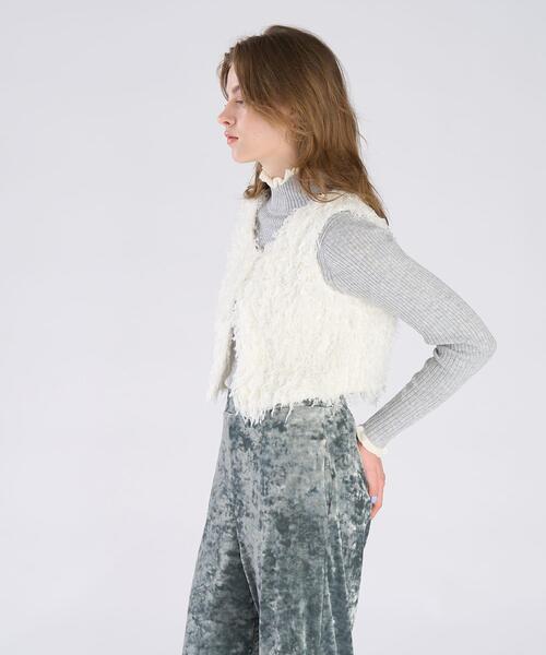 To b. by agnes b.（トゥービーバイアニエスベー）の「ファンシー ヤーン ベスト（ベスト・レディース・ホワイト・36/38/40）」の3枚目の写真