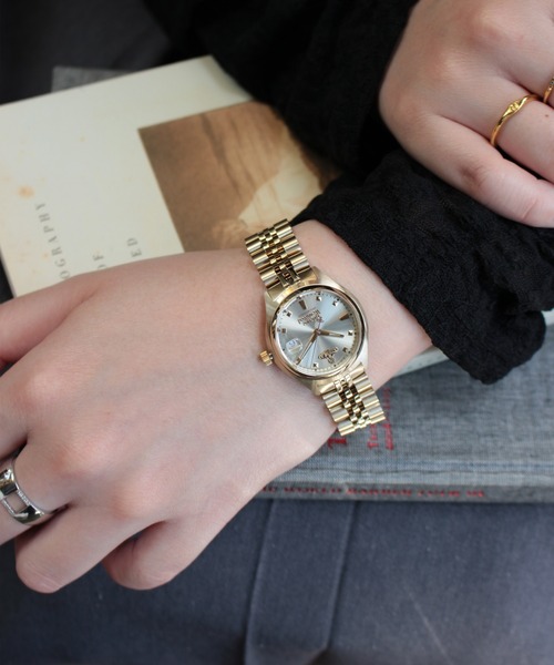 Vivienne Westwood（ヴィヴィアンウエストウッド）の「「Vivienne Westwood/ヴィヴィアン・ウエストウッド」リトル キャンバーウェル - レディース シャンパン サンレイ ダイヤル & ゴールド ブレスレット（アナログ腕時計・レディース・ゴールド・29mm）」の3枚目の写真