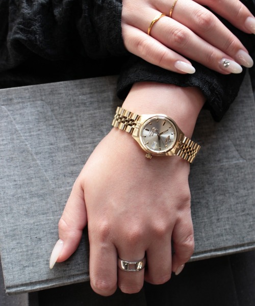 Vivienne Westwood（ヴィヴィアンウエストウッド）の「「Vivienne Westwood/ヴィヴィアン・ウエストウッド」リトル キャンバーウェル - レディース シャンパン サンレイ ダイヤル & ゴールド ブレスレット（アナログ腕時計・レディース・ゴールド・29mm）」の4枚目の写真