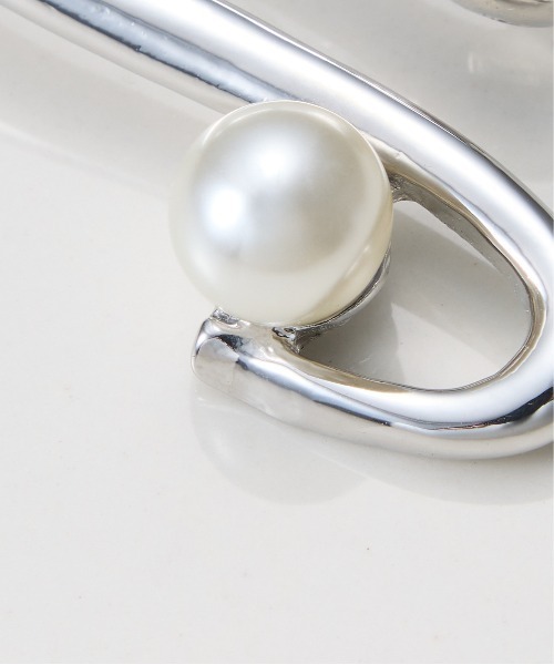 COLLAGE GALLARDAGALANTE(コラージュガリャルダガランテ)の「PAPILLONNER/パールニュアンスブローチ/セレモニー(ブローチ/コサージュ・レディース・シルバー/ゴールド・FREE)」の3枚目の写真