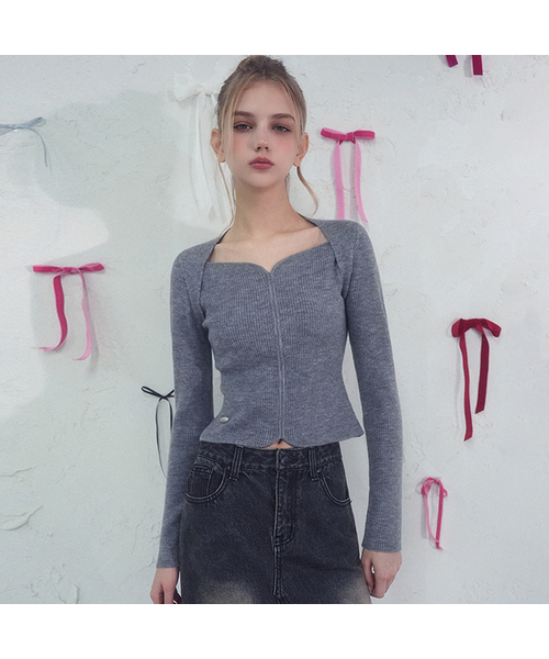 Vivacious(ビバシャス)の「Heart-Neck Knit_4Colors(ニット/セーター・レディース・グレー/ブラック/アイボリー/モカ・SMALL/MEDIUM)」の3枚目の写真