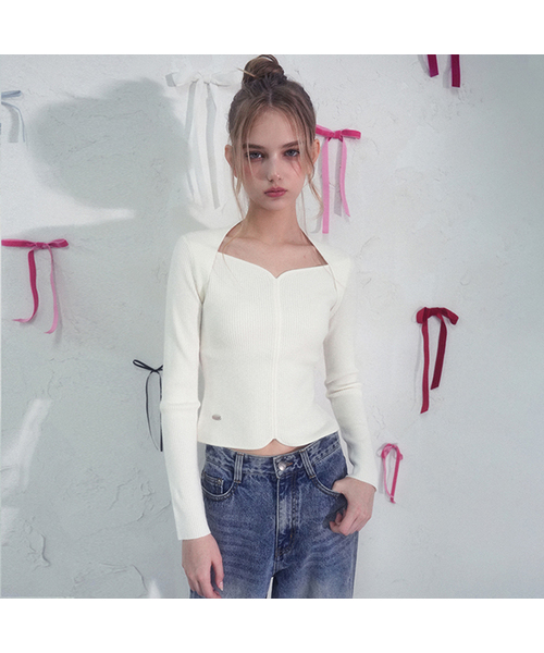 Vivacious(ビバシャス)の「Heart-Neck Knit_4Colors(ニット/セーター・レディース・グレー/ブラック/アイボリー/モカ・SMALL/MEDIUM)」の2枚目の写真