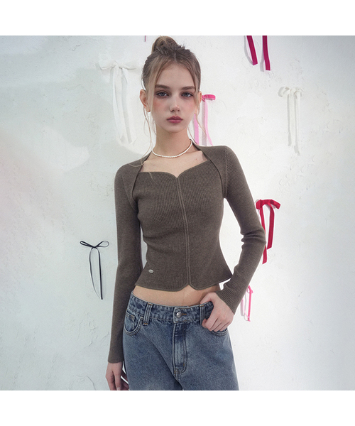 Vivacious(ビバシャス)の「Heart-Neck Knit_4Colors(ニット/セーター・レディース・グレー/ブラック/アイボリー/モカ・SMALL/MEDIUM)」の4枚目の写真