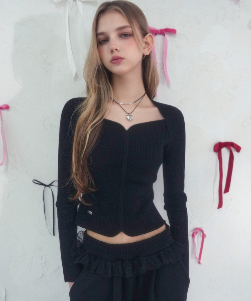 Vivacious(ビバシャス)の「Heart-Neck Knit_4Colors(ニット/セーター・レディース・グレー/ブラック/アイボリー/モカ・SMALL/MEDIUM)」の5枚目の写真
