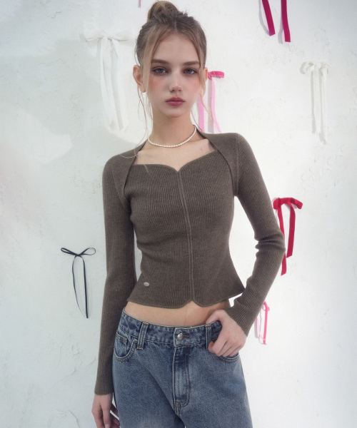 Vivacious(ビバシャス)の「Heart-Neck Knit_4Colors(ニット/セーター・レディース・グレー/ブラック/アイボリー/モカ・SMALL/MEDIUM)」の6枚目の写真