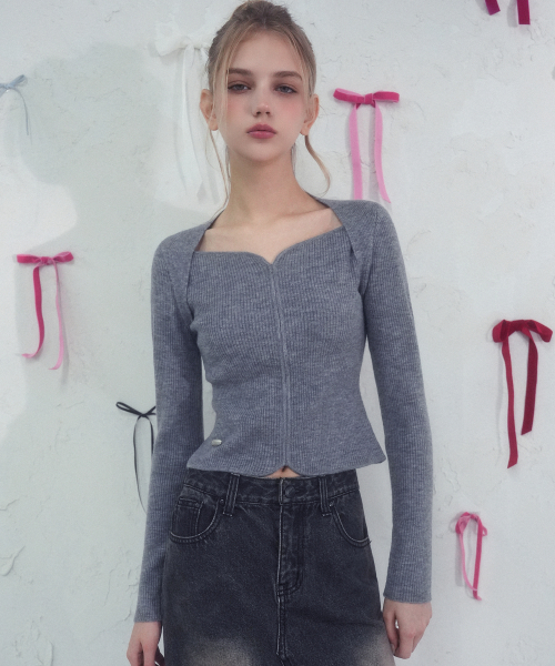 Vivacious(ビバシャス)の「Heart-Neck Knit_4Colors(ニット/セーター・レディース・グレー/ブラック/アイボリー/モカ・SMALL/MEDIUM)」の7枚目の写真