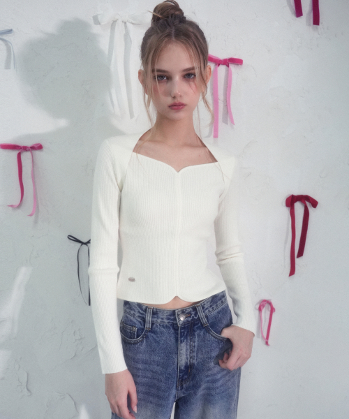 Vivacious(ビバシャス)の「Heart-Neck Knit_4Colors(ニット/セーター・レディース・グレー/ブラック/アイボリー/モカ・SMALL/MEDIUM)」の8枚目の写真