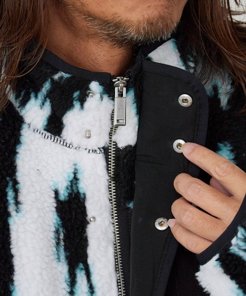 Calvin Klein(カルバン・クライン)の「Calvin Klein/カルバンクライン LS JACQUARD 3 SHERPA JACKET ブランドロゴ ジャガード シェルパジャケット(ブルゾン・メンズ・ブラック・M/L/XL)」の21枚目の写真