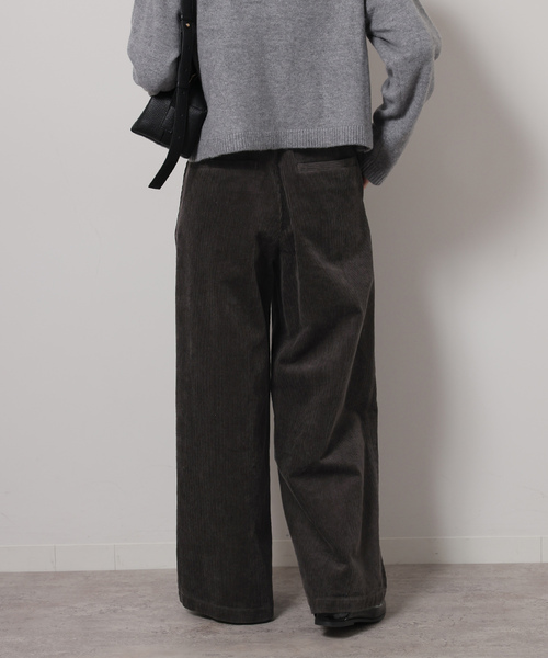 JOURNAL STANDARD relume（ジャーナルスタンダード　レリューム）の「《追加2》ウォッシャブルコーデュロイタックワイドパンツ（その他パンツ・レディース・ホワイト/サックスブルー/チャコールグレー・40/38/36）」の11枚目の写真