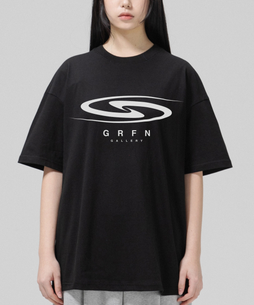 GRANFINNY(グランフィニ)の「シンボルロゴオーバーサイズ半袖Tシャツ-ブラック(Tシャツ/カットソー・レディース・ブラック・MEDIUM/LARGE/X-LARGE)」の4枚目の写真