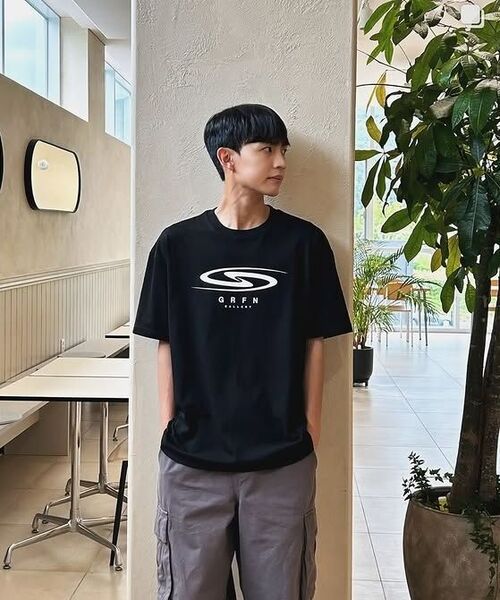 GRANFINNY(グランフィニ)の「シンボルロゴオーバーサイズ半袖Tシャツ-ブラック(Tシャツ/カットソー・レディース・ブラック・MEDIUM/LARGE/X-LARGE)」の6枚目の写真