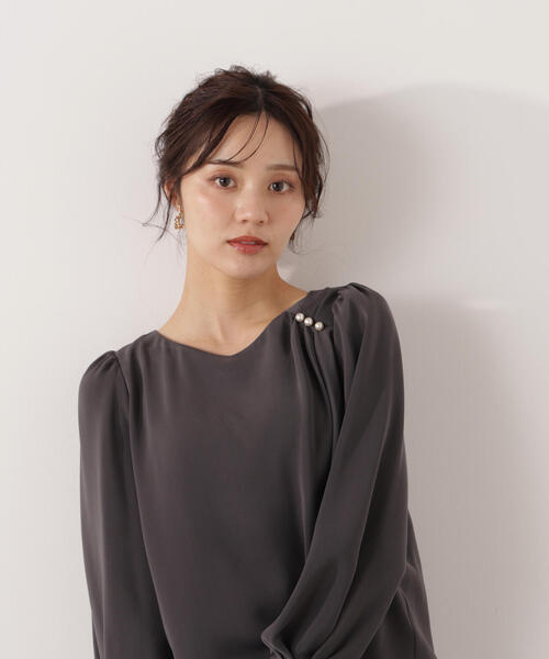 PROPORTION BODY DRESSING(プロポーションボディドレッシング)の「パール付きニュアンスネックブラウス / 1216110003(シャツ/ブラウス・レディース・ピンク/ホワイト系その他/ダークグレー・MEDIUM/SMALL)」の10枚目の写真