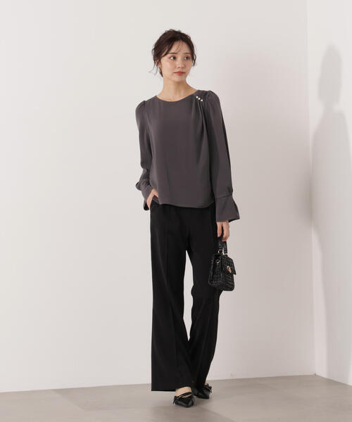 PROPORTION BODY DRESSING(プロポーションボディドレッシング)の「パール付きニュアンスネックブラウス / 1216110003(シャツ/ブラウス・レディース・ピンク/ホワイト系その他/ダークグレー・MEDIUM/SMALL)」の5枚目の写真
