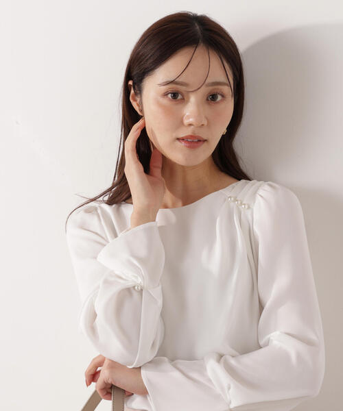 PROPORTION BODY DRESSING(プロポーションボディドレッシング)の「パール付きニュアンスネックブラウス / 1216110003(シャツ/ブラウス・レディース・ピンク/ホワイト系その他/ダークグレー・MEDIUM/SMALL)」の2枚目の写真