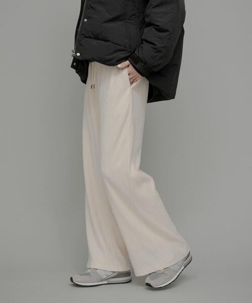 URBAN RESEARCH Sonny Label（アーバンリサーチサニーレーベル）の「ベロアプリーツイージーカットパンツ（その他パンツ・レディース・チャコールグレー/ホワイト系その他/ブラウン・FREE）」の5枚目の写真