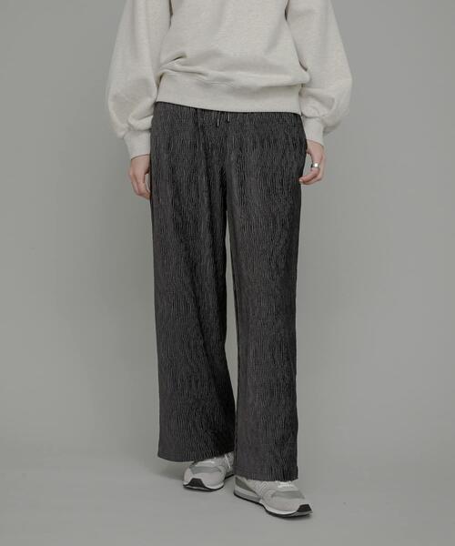 URBAN RESEARCH Sonny Label(アーバンリサーチサニーレーベル)の「ベロアプリーツイージーカットパンツ(その他パンツ・レディース・チャコールグレー/ホワイト系その他/ブラウン・FREE)」の10枚目の写真