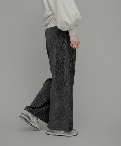 URBAN RESEARCH Sonny Label(アーバンリサーチサニーレーベル)の「ベロアプリーツイージーカットパンツ(その他パンツ・レディース・チャコールグレー/ホワイト系その他/ブラウン・FREE)」の7枚目の写真