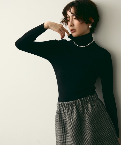 Trish（トリッシュ）の「タートルネックリブ編みニットプルオーバー（ニット/セーター・レディース・ホワイト/チャコールグレー/ブラック/ブラウン/アイボリー・FREE）」の4枚目の写真