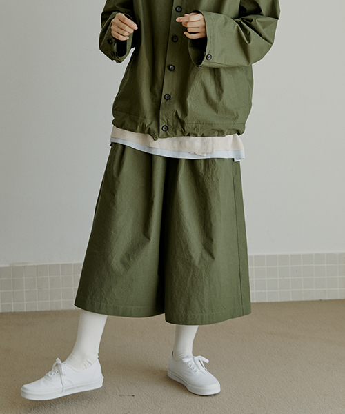 MALEN(マレン)の「ユニセックス クロップパンツ カーキ(その他パンツ・メンズ・その他・MEDIUM/LARGE)」の2枚目の写真