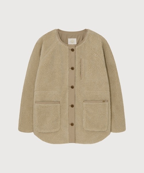 COVERNAT(カバーナット)の「WOMAN SHERPA MID JACKET(ノーカラージャケット・レディース・オートミール/ベージュ・MEDIUM/SMALL)」の3枚目の写真